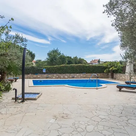 Renata Villa Pula